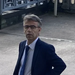 Photo portrait de l'avocat et auteur Antoine Beauquier