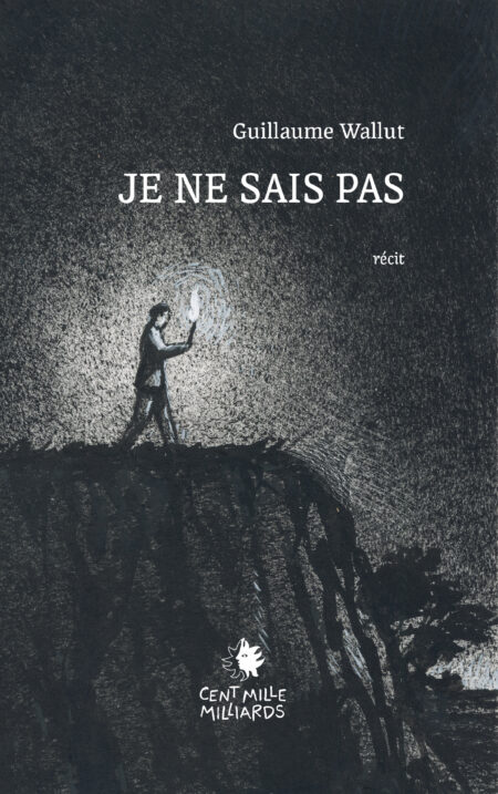 Illustration en noir et blanc de Jean-Claude Götting : Un homme tient une torche en main et avance sur une falaise